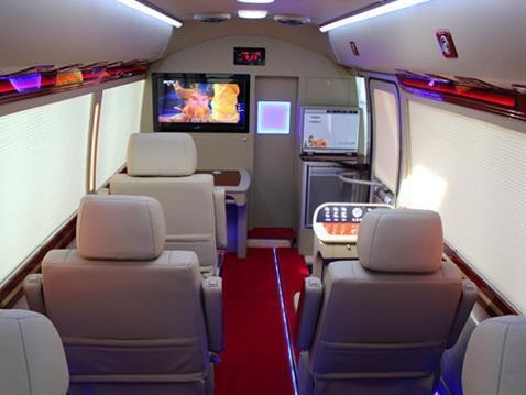 什么级别可以坐考斯特 丰田考斯特16座办公桌改装内饰图片