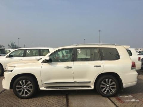 17款陆地巡洋舰酷路泽5700中东版双十一现车冲量霸气越野强悍风格