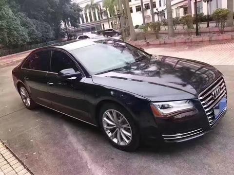 当年的陆地小飞机奥迪A8L，他却花了三十万就拿下了！