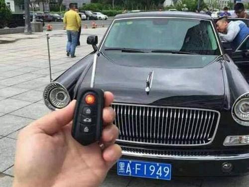 东北车主提500万红旗L5, 车牌含义霸气, 做婚车