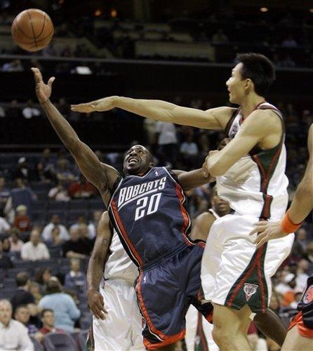 易建联NBA生涯五大最经典的战役,曾狂砍31分