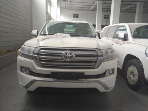 17款酷路泽4600中东版豪华越野大气奋发SUV淋漓畅快舒适越野