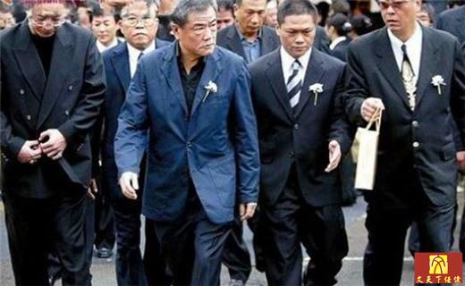 日本黑帮在唐人街横行霸道，但遇到中国黑帮只做一件事