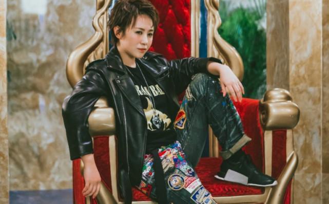 马丽电影中角色总是很丧现实中美艳性感还有小11岁的男友