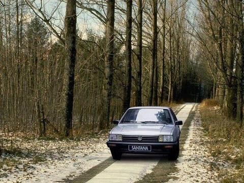 二十年前最火的豪华车型有哪些？网友称：都和桑塔纳一个样！