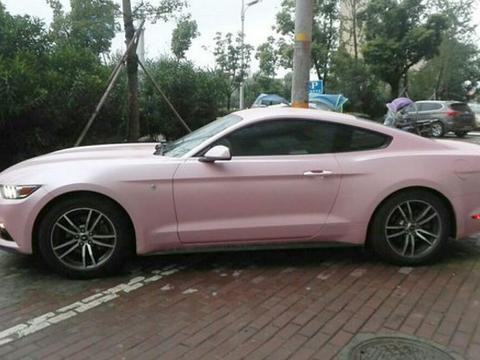 36万买下福特野马夙愿得偿，但是女友却这么做，气的马上分手