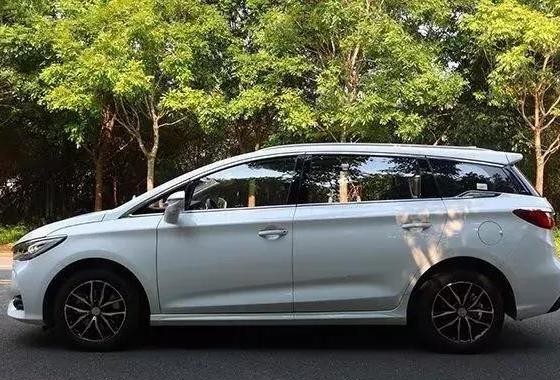 奥迪设计总监操刀外观，奔驰工程师调校底盘，却只卖7.99万！