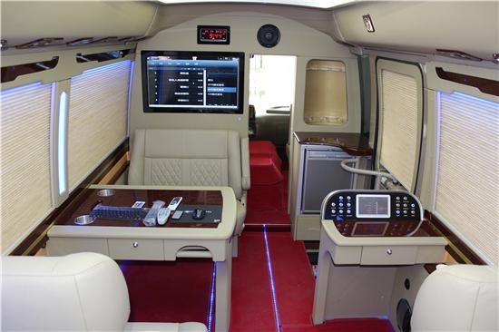 这款普通中巴,丰田考斯特 竟然成了大巴车的标杆,打开车门秒懂