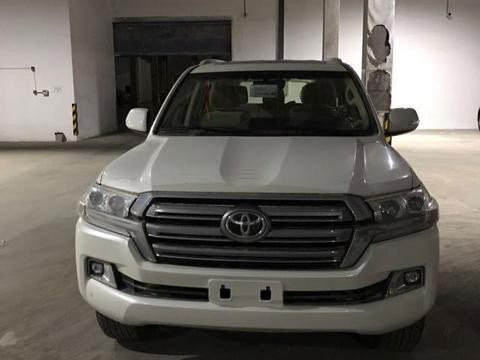 17款酷路泽4600中版陆地巡洋舰大气SUV动力带你感受不一般的感觉