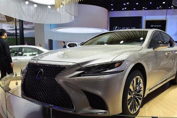 它是丰田最贵的车型，外观夸张似跑车可舒适度又不虚奔驰S级！