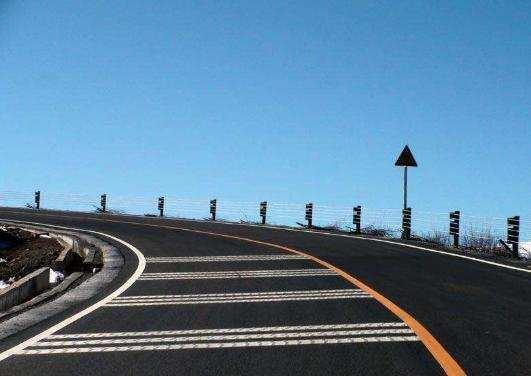 高速公路上不认识这些标线,就个个都成为扣分的“陷阱”