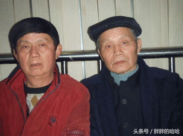 成龍59歲時才回老家認兩個窮哥哥！ 哥哥：雖然窮但不圖你好處！
