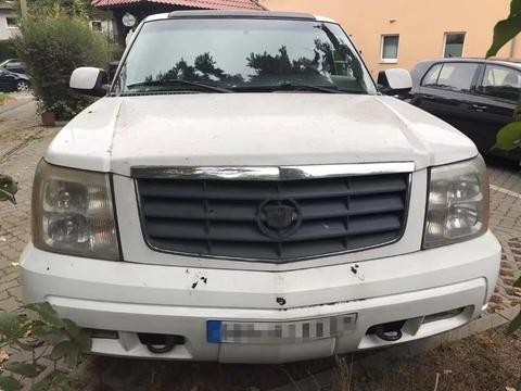 车主为了享受，在豪车上装按摩浴缸，还要啥游泳池