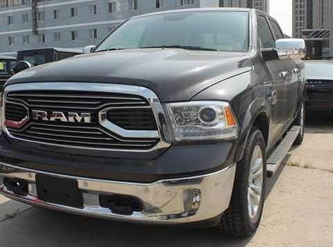 道奇公羊皮卡才45万，越野比普拉多更强，可国内车迷就是不喜欢