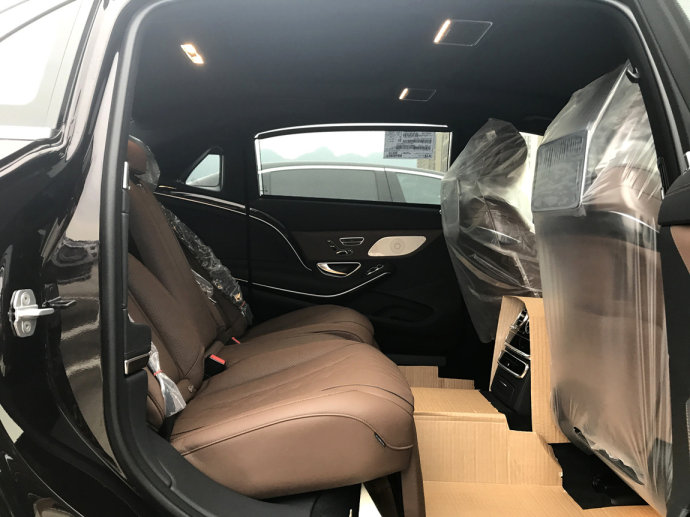 奔驰迈巴赫S450配置参数和老款区别迈巴赫授权4S店现车销售中
