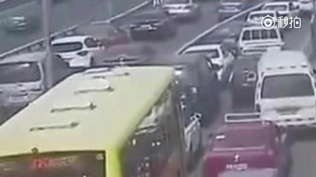 盲区，出租车看到已经晚了