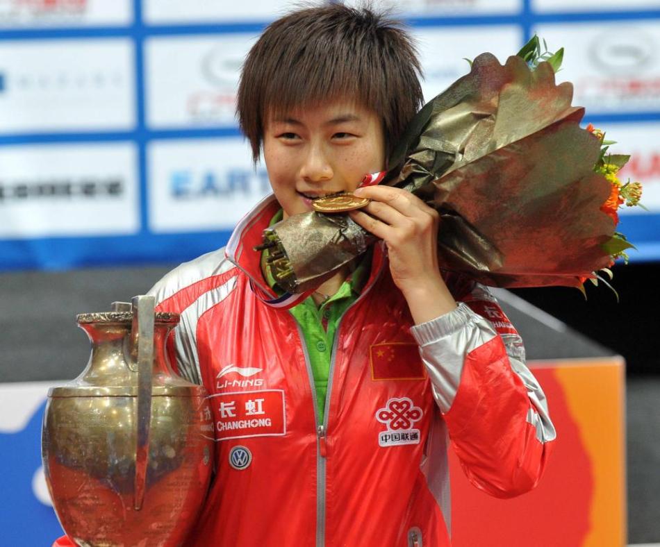 丁宁那次比赛崴了脚 如果刘诗雯心狠些丁宁就