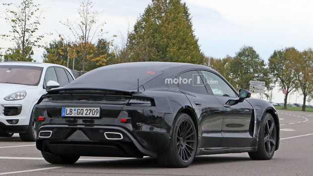 高回头率的轿跑,首度曝光保时捷Mission E纯电汽车量产版谍照