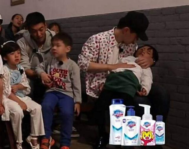 《爸爸去哪儿》小山竹与Jasper生病待遇大不同,剧组这么现实?