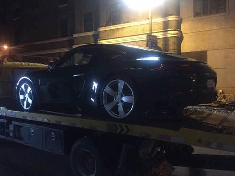 第一百万辆911运抵中国，上海最神的两台保时捷陪着来拍照