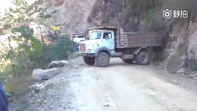 卡车司机的这个倒车不敢说有多牛，但是胆量不是一般的大！