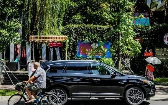 英菲尼迪QX60混动版，省油又顾家的好“爸爸”