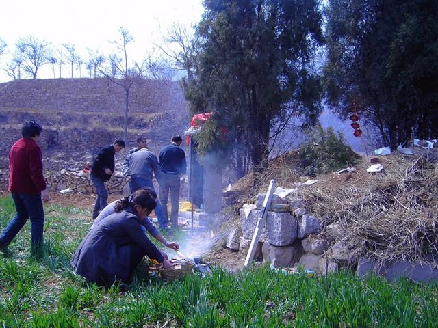 农村扫墓的3大禁忌,稍不注意就会惹祸上身!你了解过吗?