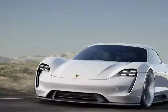 如果保时捷Mission E售价比特斯拉Model S要低，你会选谁？