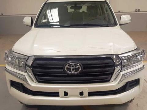 18款大家期待已久的酷路泽4000中东版上市了车辆充足欢迎咨询