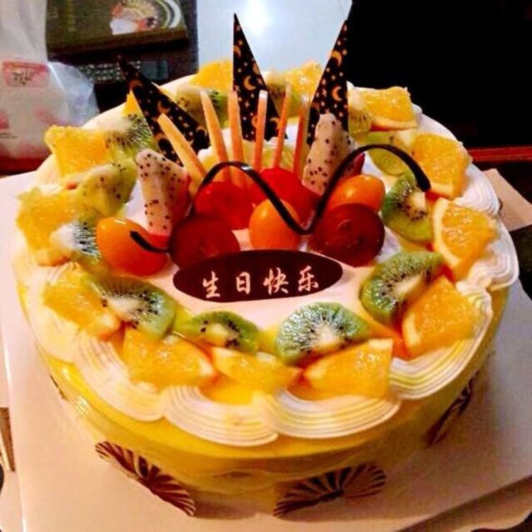 老公过生日,来个不速之客,听到他和老公在卧室的对话,我愣了