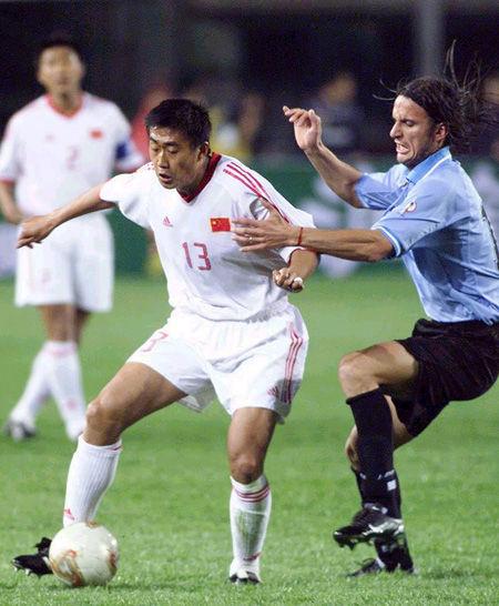 2002年世界杯最受争议国脚，却因为李明落选被球迷骂到今天！