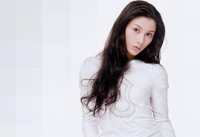 8位女星与婆婆合照:杨幂像做错事 刘诗诗略显