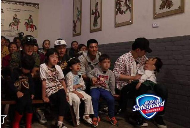 《爸爸去哪儿》小山竹与Jasper生病待遇大不同,剧组这么现实?