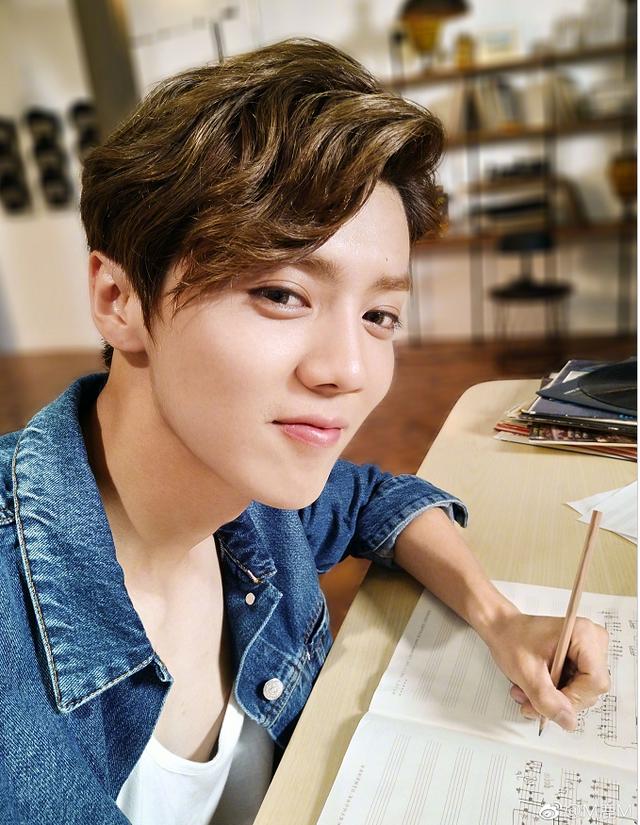 鹿晗关晓彤微博公开恋情,工作室已证实!粉丝:你