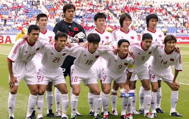 2002年世界杯最受争议国脚，却因为李明落选被球迷骂到今天！