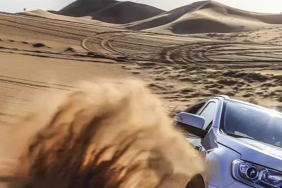 荒漠古城+道格拉斯护航，撼路者国五柴油版的“谜酷史诗”