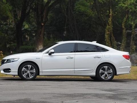 定位比雅阁高，操控不输宝马3系，仅15万却卖不动可惜了这台好车