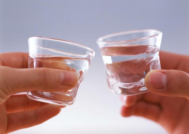 教你几招就能看出“粮食酒”还是“勾兑酒”，买白酒就不会被坑