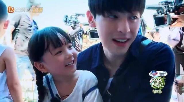 《爸爸去哪儿》小山竹与Jasper生病待遇大不同,剧组这么现实?