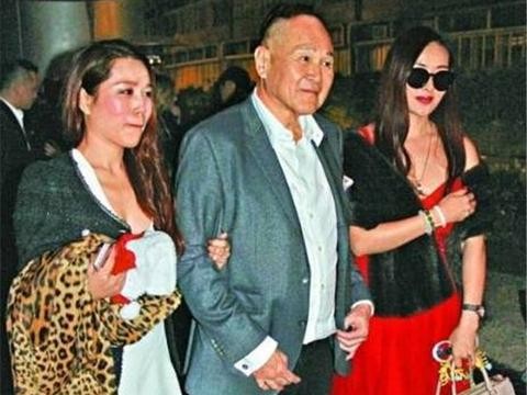 81岁的他和5位数女人约会过，今儿子开豪车，实力不比他差！