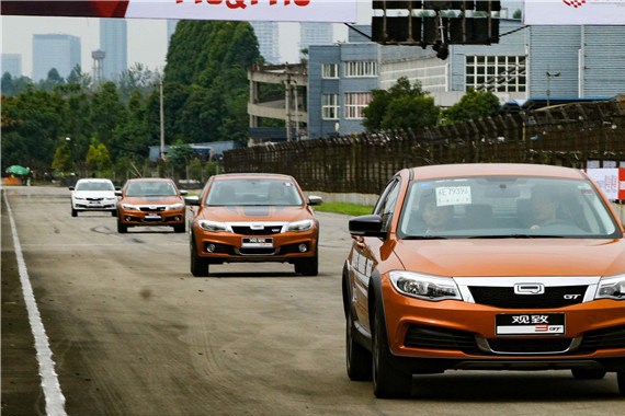 叫GT的不一定是超跑，但不影响观致3 GT玩赛道