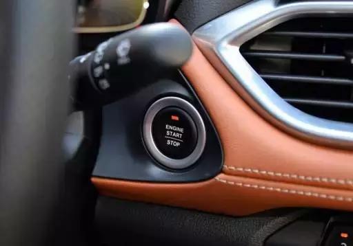 配备一键启动的车辆,遥控钥匙没电了怎么办?