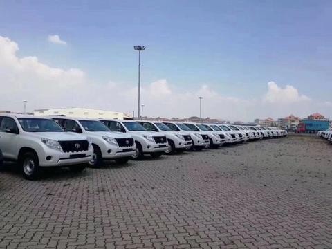 18款霸道2700中东版疯狂小霸气小野兽越野带你纵向畅通