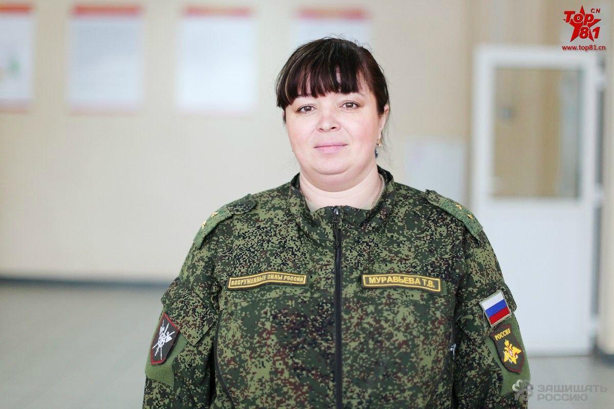 俄罗斯军队伙食:苏联老大妈掌勺,炸鱼和土豆泥貌如猪食!