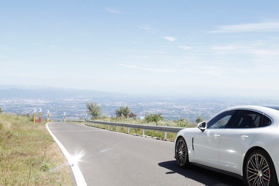 那辆“加长版911”又进化了 试驾Panamera