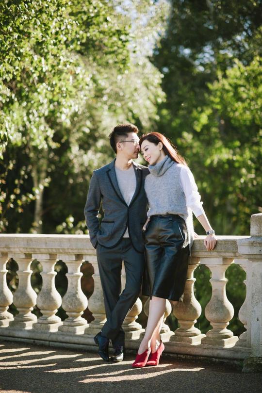 数与老公秋日景下秀恩爱,天寒吃个狗粮暖暖身