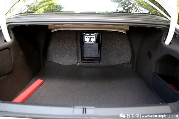 一汽大众CC实拍:颜值轿跑实力派,安全与科技并行