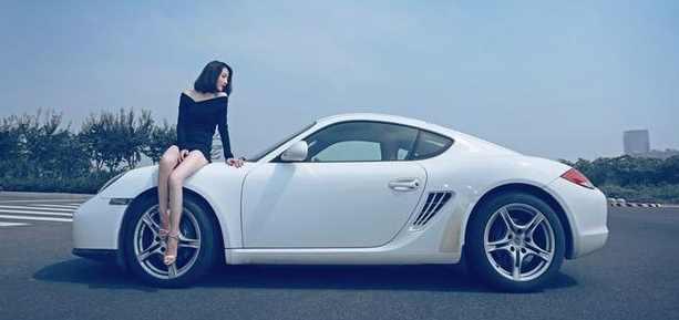 国庆开跑车去自驾,低配的保时捷卡曼车主:车子的轮毂真难看!