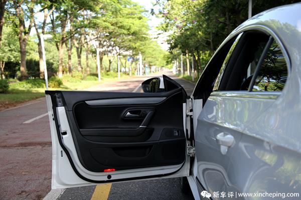 一汽大众CC实拍:颜值轿跑实力派,安全与科技并行