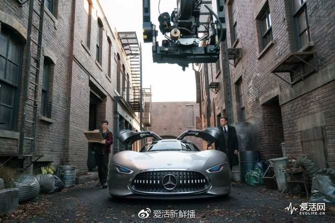 侠的座驾换成了AMG 梅赛德斯成功打入正义联盟内部